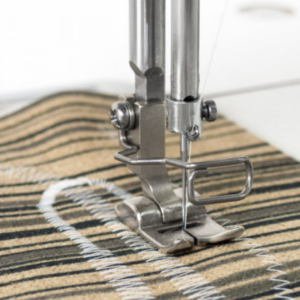 Alternative view of MÁQUINA DE COSER  ZIGZAG INDUSTRIAL ZOJE ZJ20U93