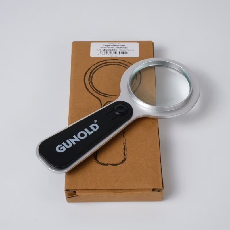 Lupa con iluminacion