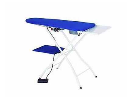 Mesa de planchar con plato caliente y aspirante